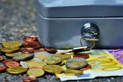 國內黃金克價的變化如何分析？這種分析對投資策略價值有何指導？