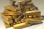 實物黃金投資中應注意哪些關鍵技巧？這些技巧如何幫助投資者提高投資效益？