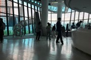 唯兒諾疑陷“擠兌潮”：消費者恐慌搶兌鏡框、基層員工稱確有欠薪