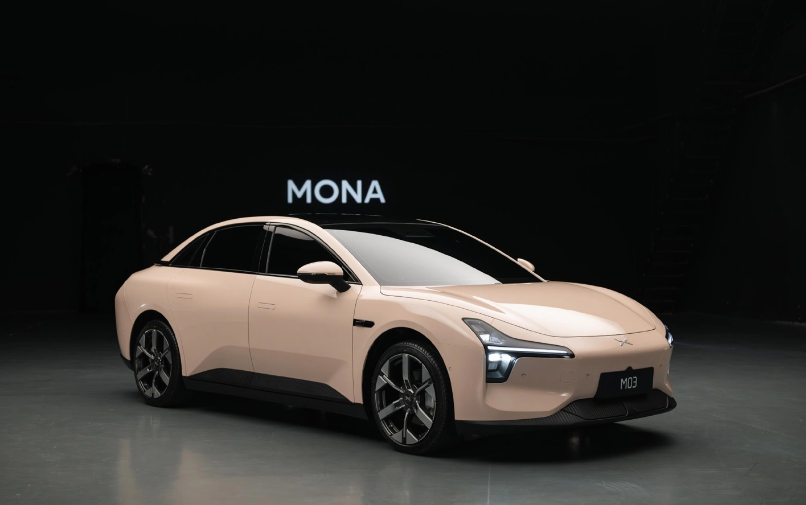 驍龍 8155+、7.1.4 全景聲場(chǎng)，小鵬 MONA M03 汽車座艙細(xì)節(jié)公布