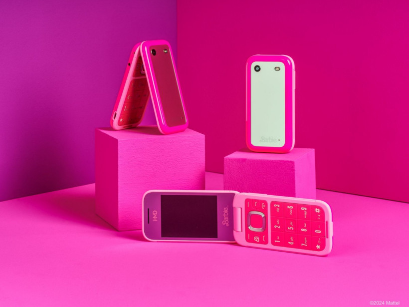 HMD Barbie 芭比聯(lián)名主題翻蓋功能機發(fā)布：粉色機身，支持 4G LTE 網絡