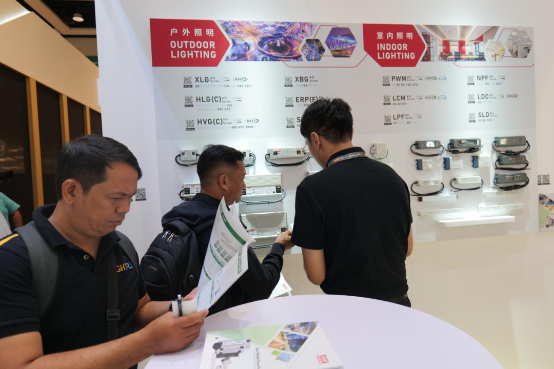永不止步 明緯盛裝亮相香港秋燈展