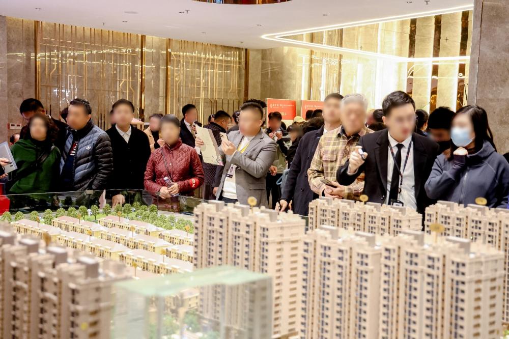 北京御翠園銷售中心深夜門前排長隊(duì) 政策寬松時(shí)代的現(xiàn)象剖析