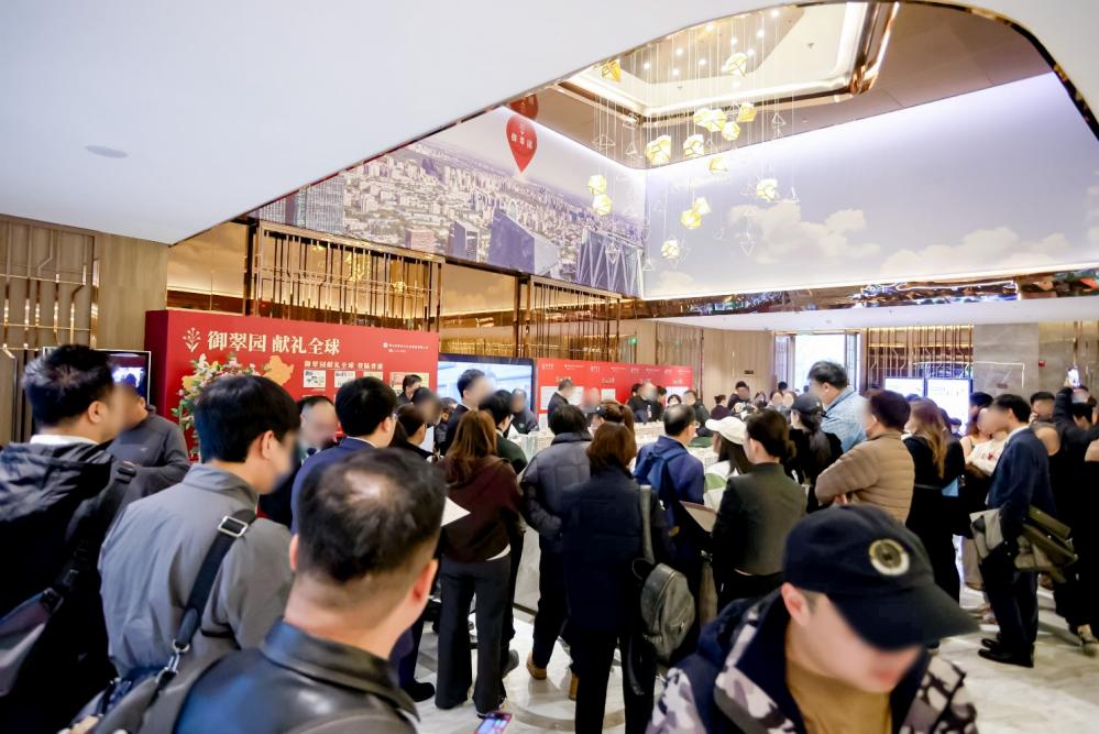 北京御翠園銷售中心深夜門前排長隊(duì) 政策寬松時(shí)代的現(xiàn)象剖析