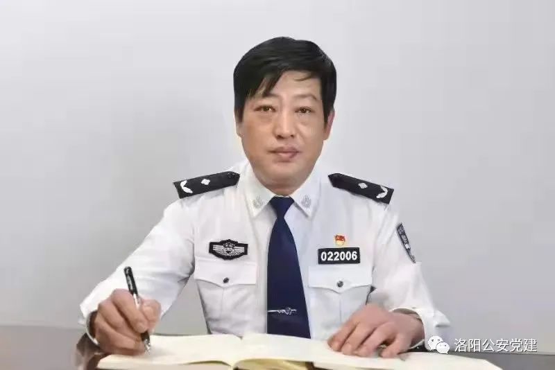 盛草飛，被查