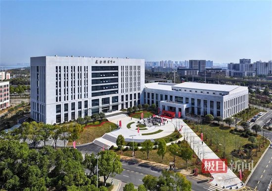 1000萬美元！知名校友穩健醫療董事長李建全捐贈的這棟樓落成投用