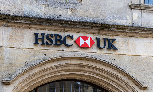 匯豐，傳在獎(jiǎng)金發(fā)放日裁減投行家，被指「很不匯豐 very unlike HSBC」