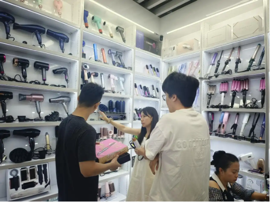 重生的TA|TikTok“拓荒者”變身義烏老板：“不追風口，我造風口！”