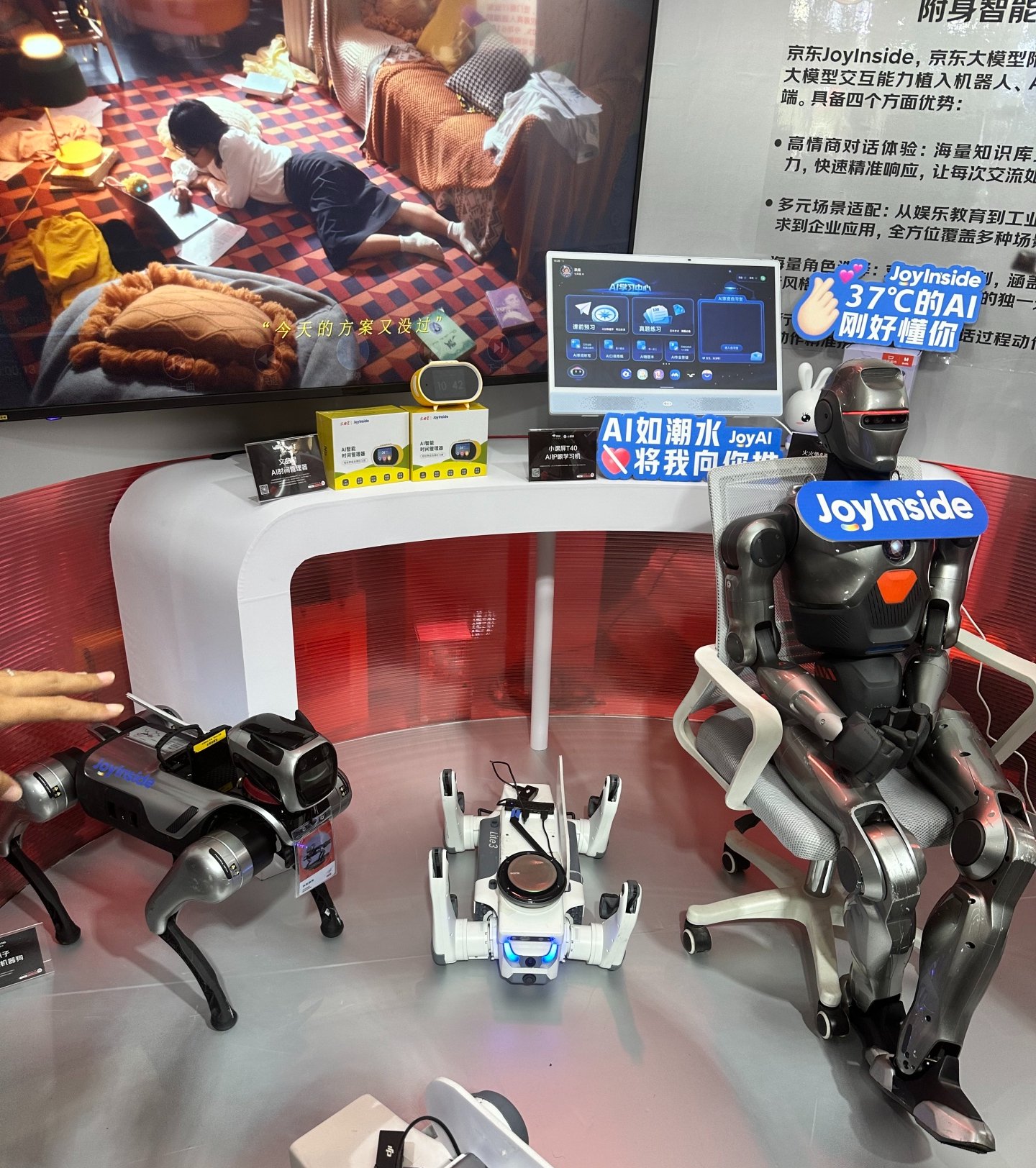 能攤煎餅、會做咖啡，還能獨自經營便利店！萬億級機器人市場，“京東們”正在翻倍投入